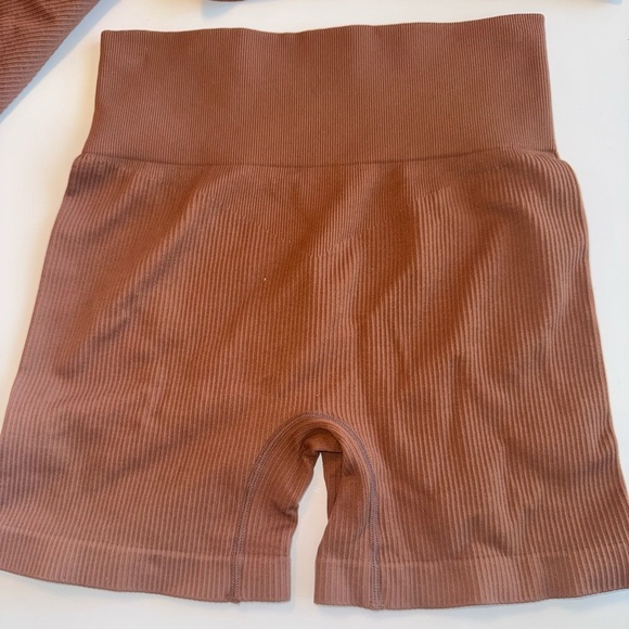 Ribbed Brown Activewear Set - Picture 2 of 5